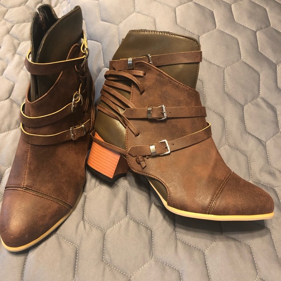 Splicing Buckle Lace Up Heeled Bootie - Picture 3 of 4